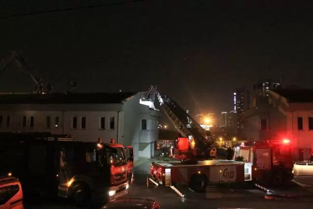 İkitelli'de Korkutan Yangın: İtfaiye Ekipleri Seferber Oldu 4 İkitelli'de Korkutan Yangın