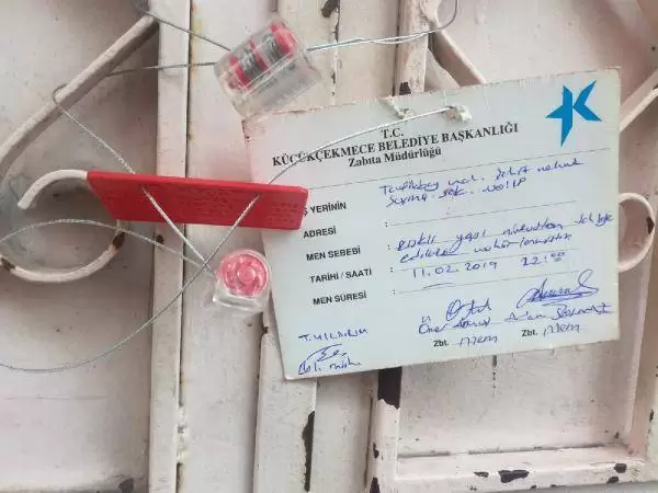 Küçükçekmece'de 5 katlı bir bina yıkılma riski nedeniyle boşaltıldı 4 Küçükçekmece'de 5 katlı