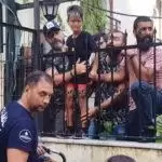 Küçükçekmece'de bahçede oynayan çocuğun eli demire saplandı