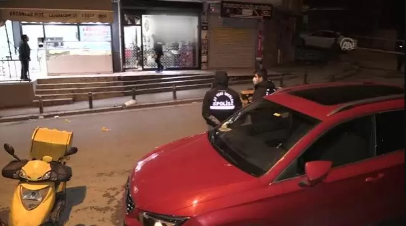 Küçükçekmece Kanarya Mahallesi'ndeki berbere silahlı saldırı: 7 yaralı