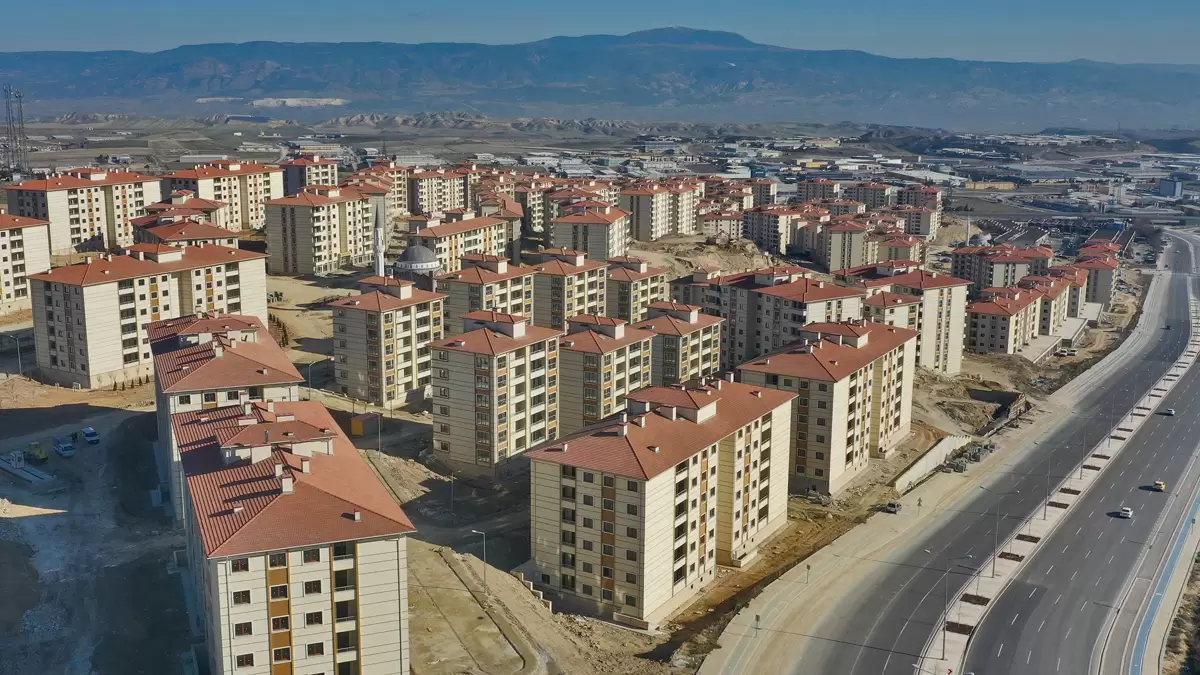 30 Yaş Altındaki Gençler Dikkat! TOKİ'nin Bu Ucuz Ev Projesinden Sadece Siz Yararlanabiliyorsunuz 1 TOKİ Sil Baştan: İndirim Sürprizi Ortalığı Karıştırdı, Vatandaşlar Hesapları Yeniden Yaptı.. Hemen Harekete Geçin!