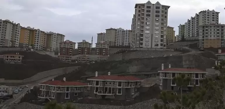 Küçükçekmece’de göl manzaralı icradan satılık arsa uygun fiyata satışa çıktı