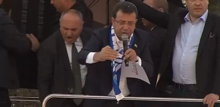 Ekrem İmamoğlu Erzurum Saldırı Görüntüleri 2023 İmamoğlu’nun seçim otobüsüne taşlı sopalı saldırı..