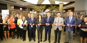 Küçükçekmece Kaymakamı Mustafa Anteplioğlu ve AK Parti Milletvekili Nihan Ayan Arenapark'ta sergi açtı