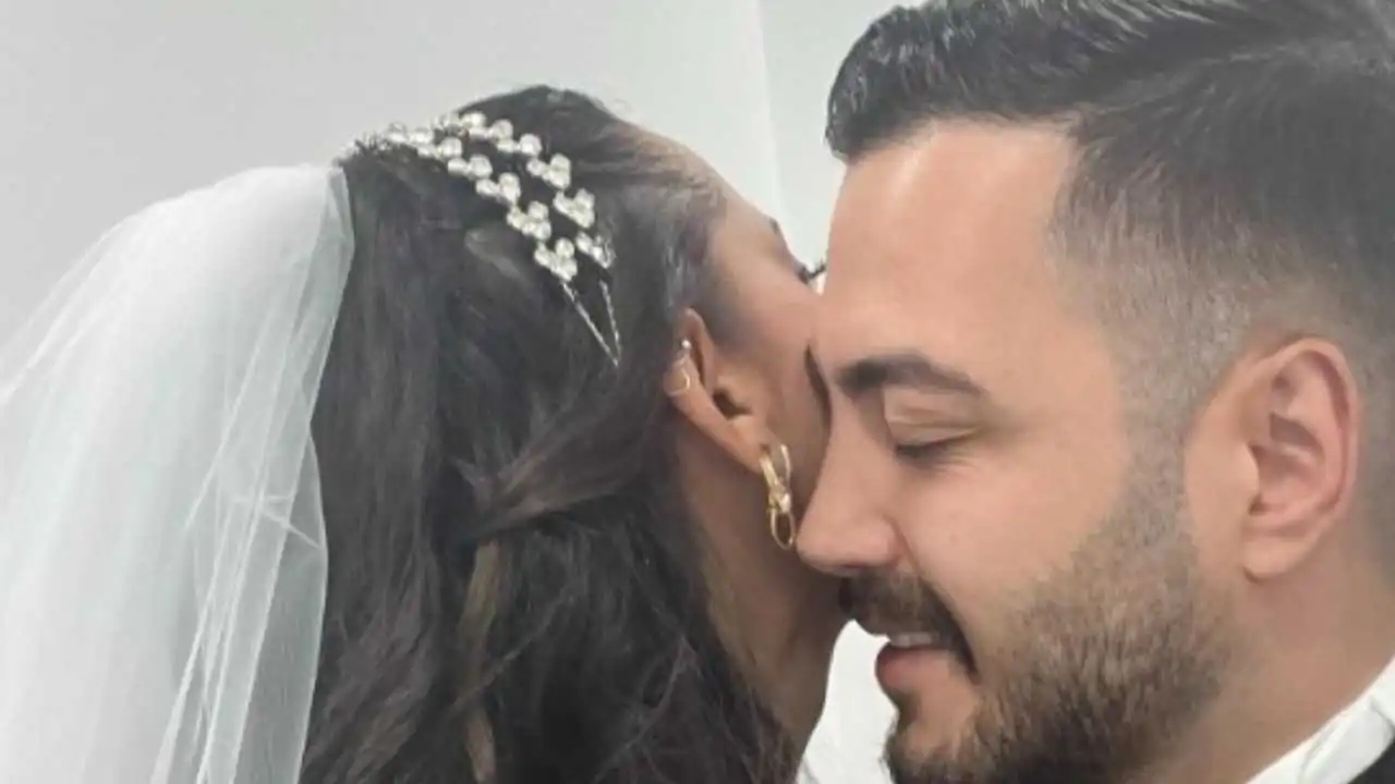 Yağız Sabuncuoğlu eşi kimdir? Gazeteci Yağız Sabuncuoğlu evlendi! İşte detaylar.... 1 Yağız Sabuncuoğlu eşi kimdir? Gazeteci Yağız Sabuncuoğlu evlendi! İşte detaylar....